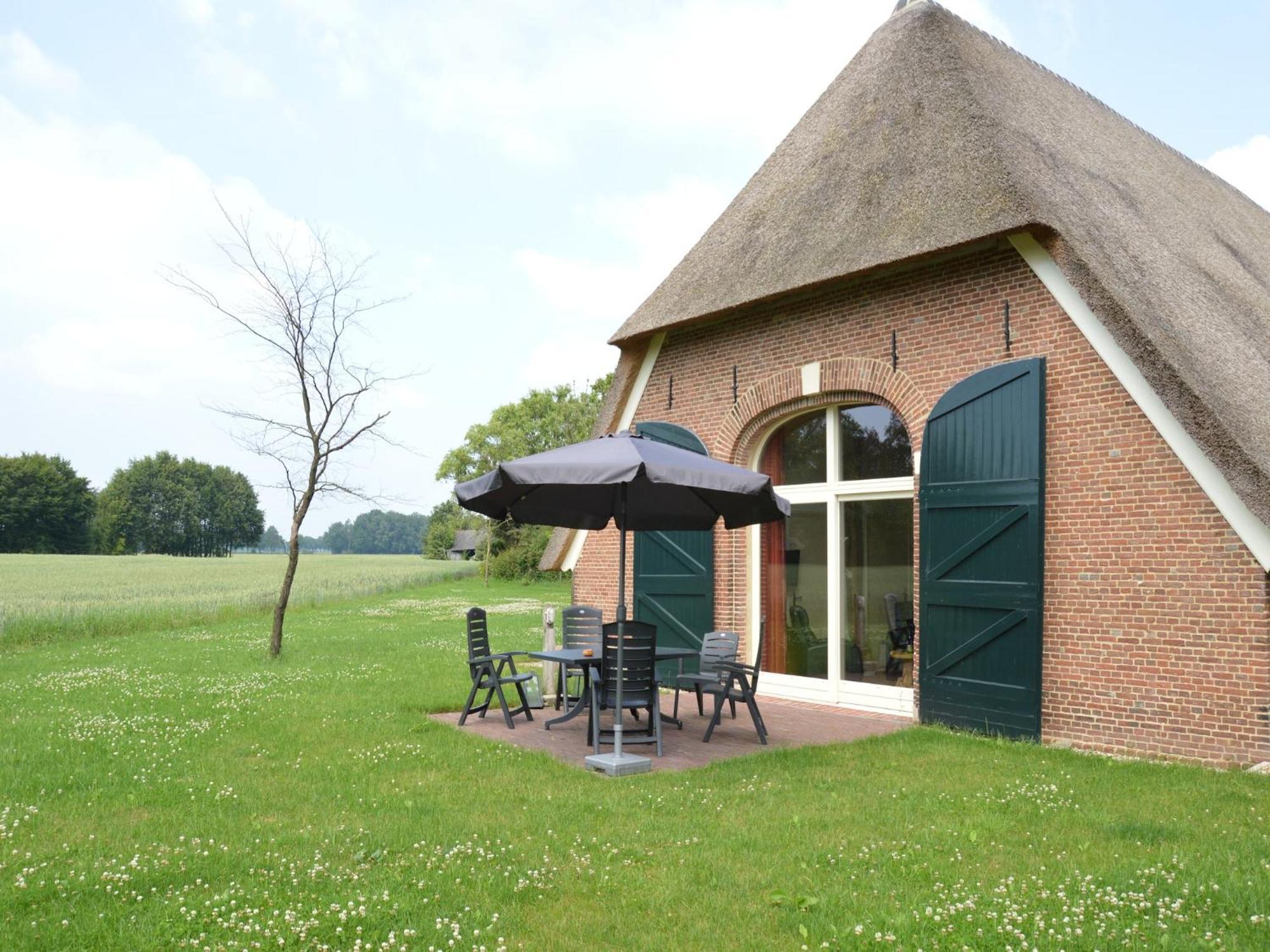 Quaint Farmhouse In Geesteren With Meadow View 외부 사진